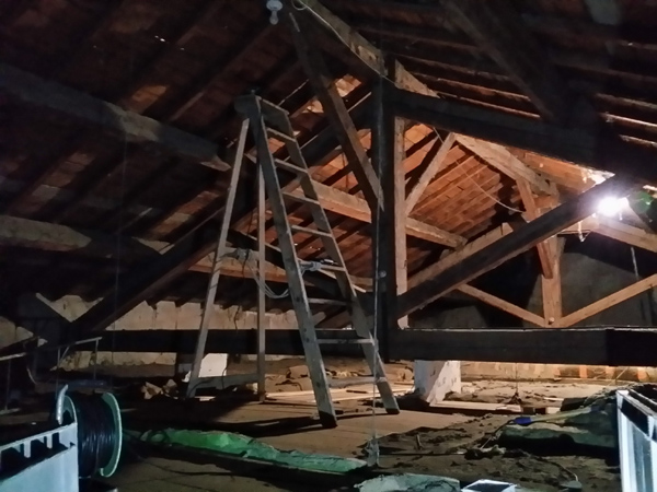 les combles depuis la trappe